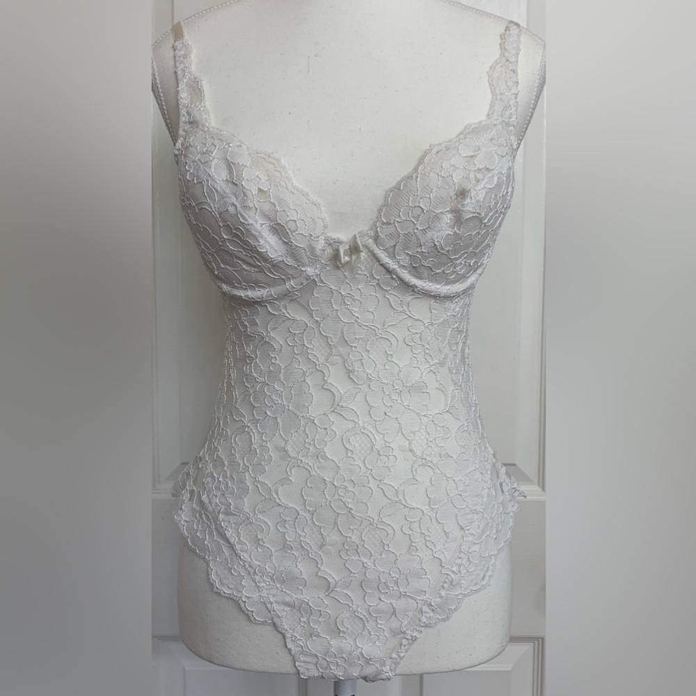 Victoria’s Secret Vintage Gold Label White Bodysuit Lace Teddy Lingerie Size 34C